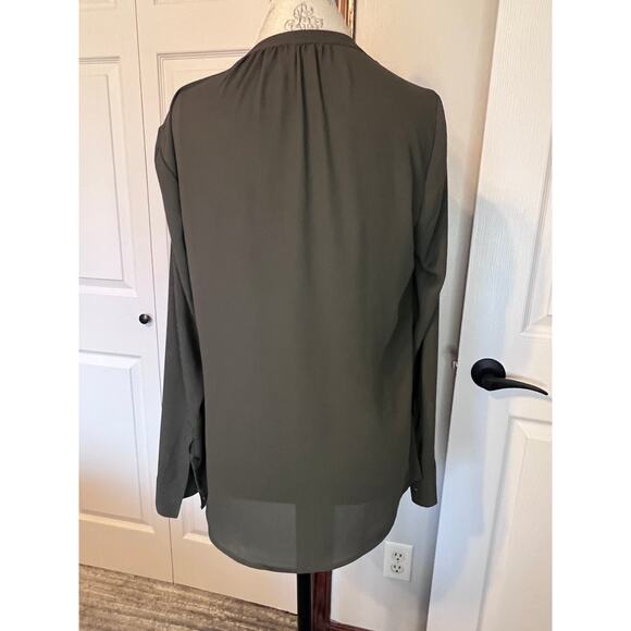 Express Women's Olive Green V-Neck Long Sleeve Shirt Size S NWOT - Picture 2 of 6